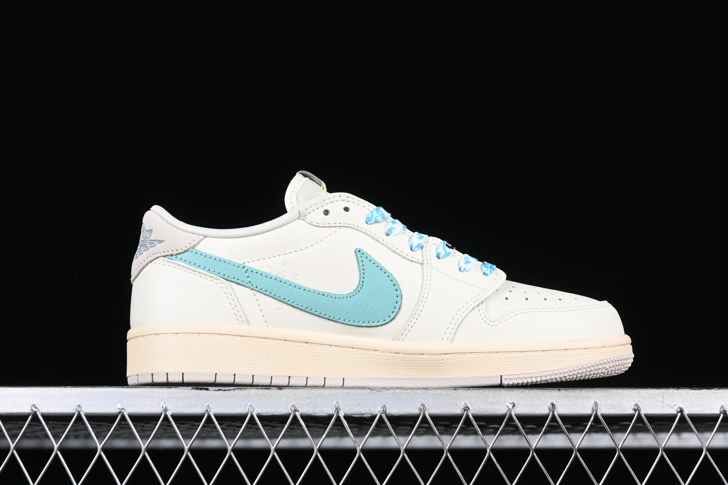 All categories Air Jordan Jordan series basketball shoes Air Jordan 1 Low Travis Scott x Air Jordan 1 Low OG AJ1 Joe 1 joint overhead hook DM7866-102